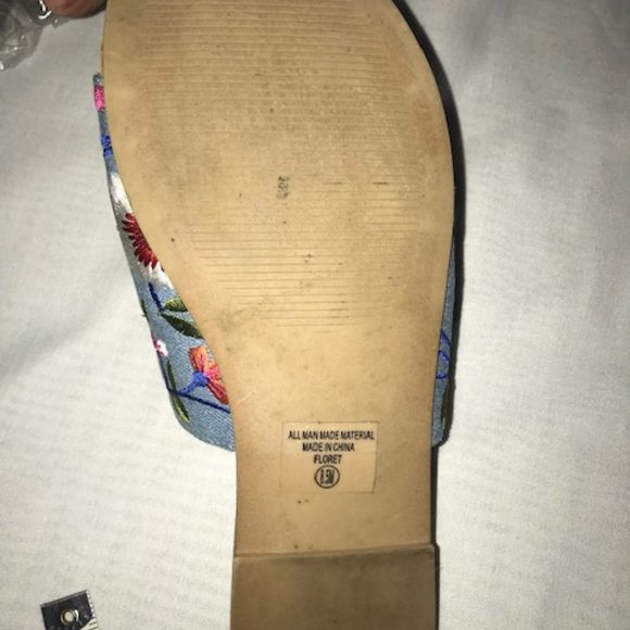 Floral Embroidered Flats size 8.5 - Picture 3 of 5